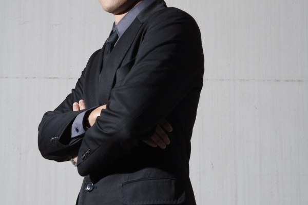スーツの男性